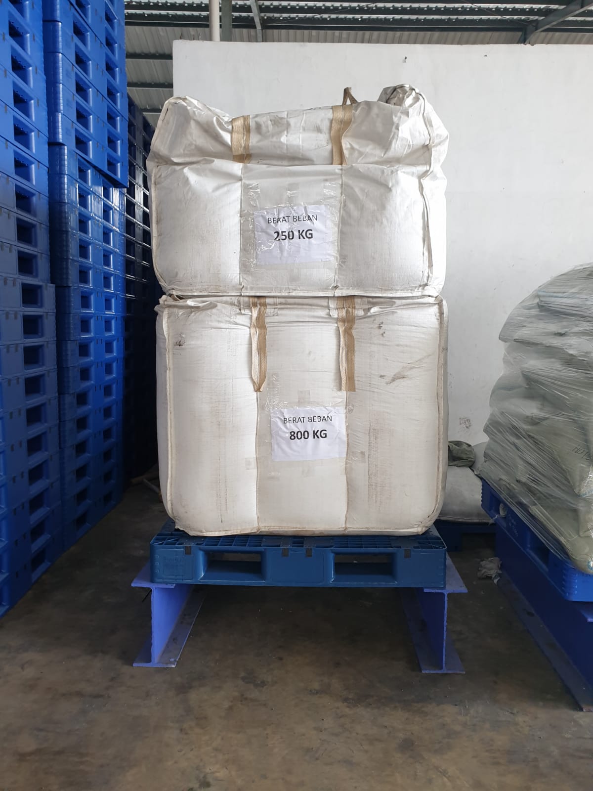 Plastic Pallet (1) Plastic Pallet (1)